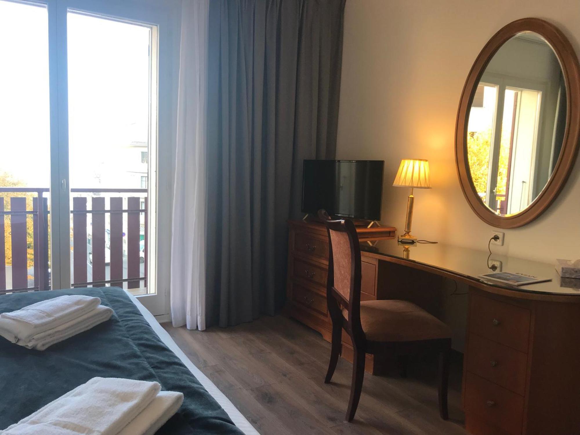 Hotel Le Bourgogne เอวิยงเลบานส์ ภายนอก รูปภาพ