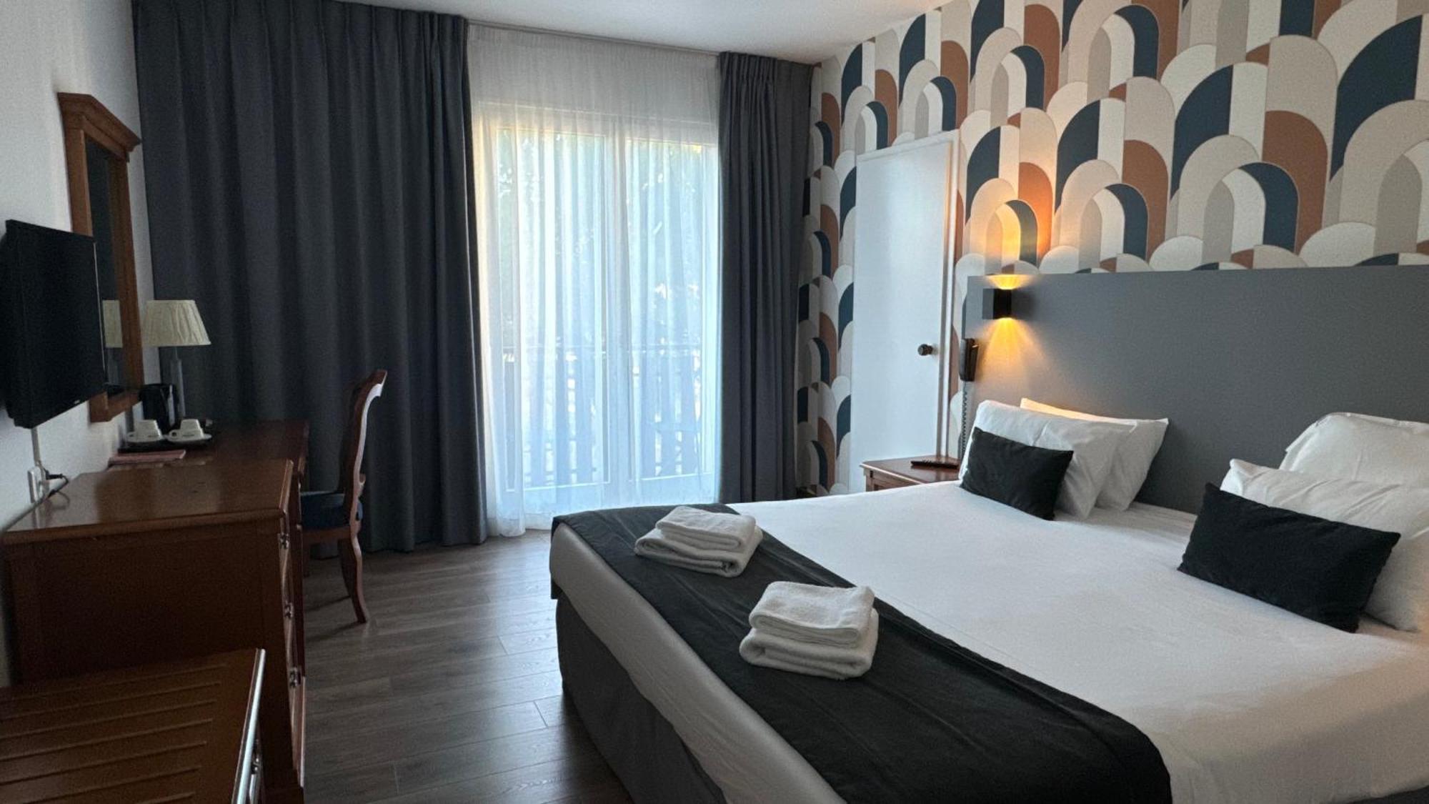Hotel Le Bourgogne เอวิยงเลบานส์ ภายนอก รูปภาพ