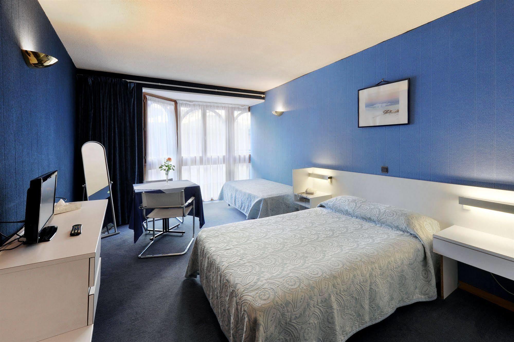 Hotel Le Bourgogne เอวิยงเลบานส์ ภายนอก รูปภาพ