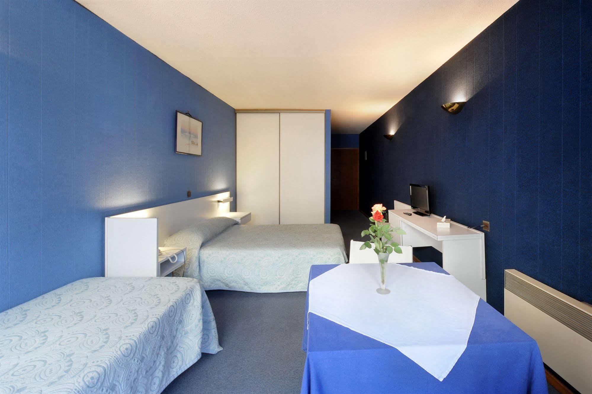 Hotel Le Bourgogne เอวิยงเลบานส์ ภายนอก รูปภาพ