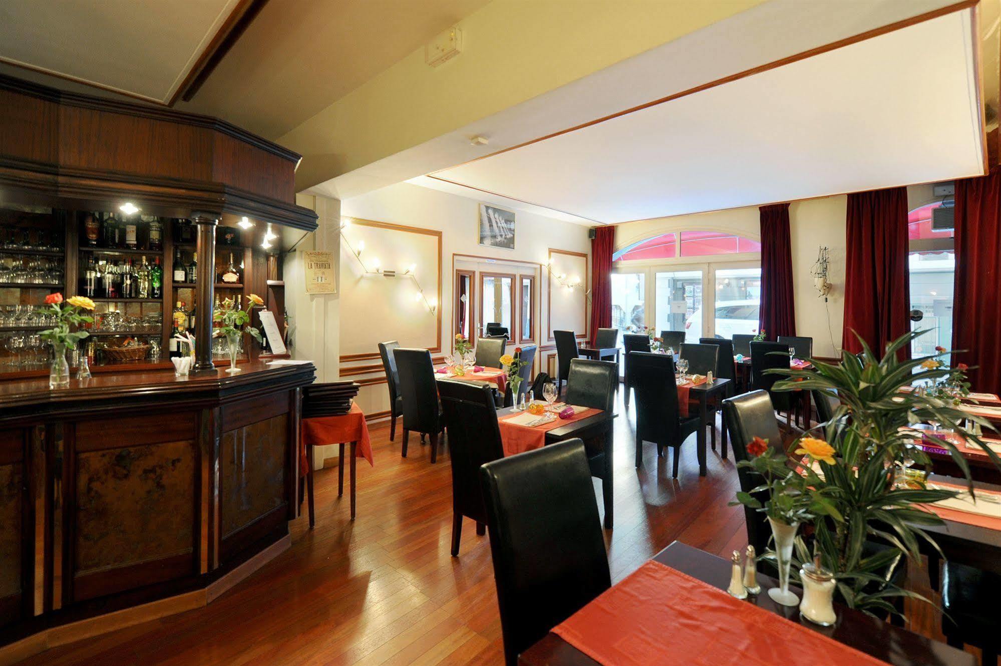 Hotel Le Bourgogne เอวิยงเลบานส์ ภายนอก รูปภาพ